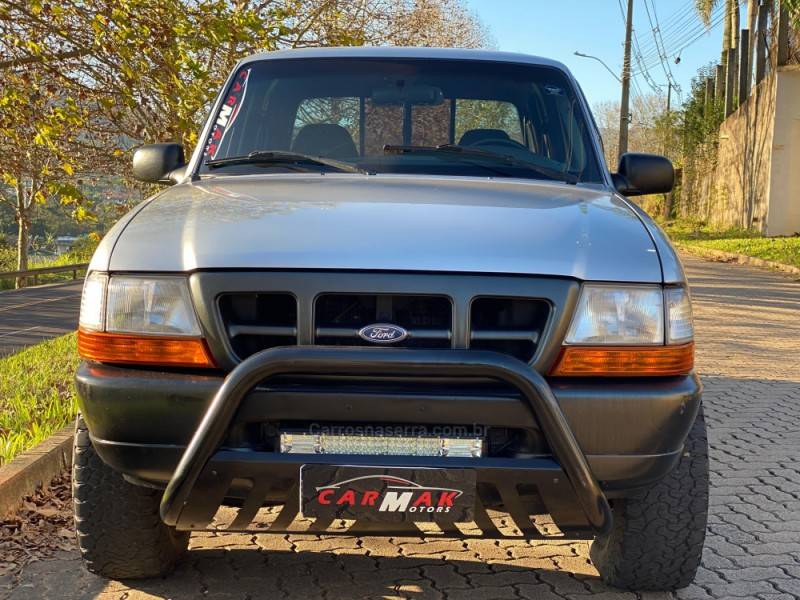 FORD - RANGER - 2002/2002 - Prata - R$ 49.900,00