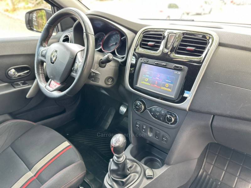 RENAULT - SANDERO - 2015/2016 - Branca - R$ 61.900,00