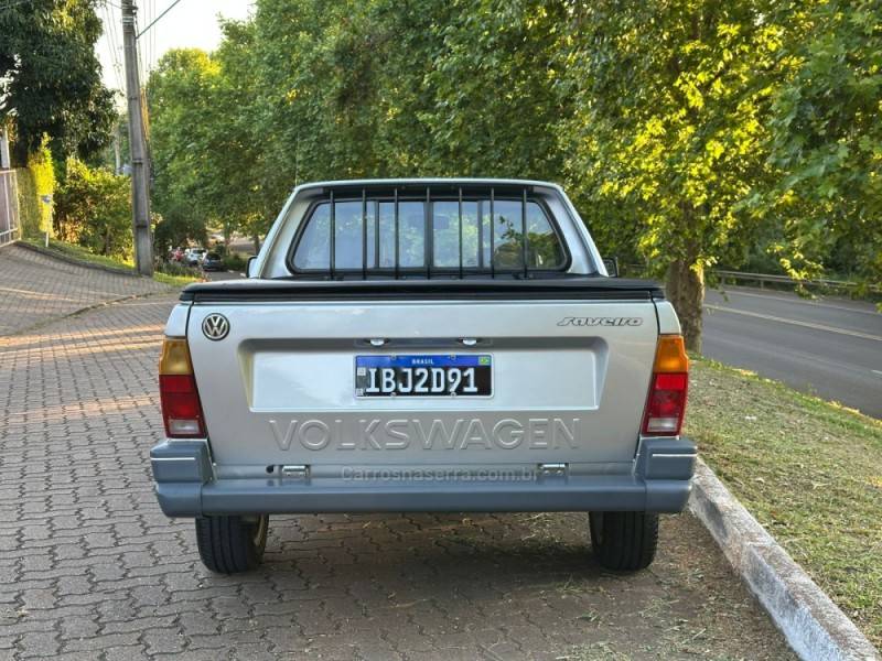 VOLKSWAGEN - SAVEIRO - 1993/1994 - Prata - R$ 35.900,00