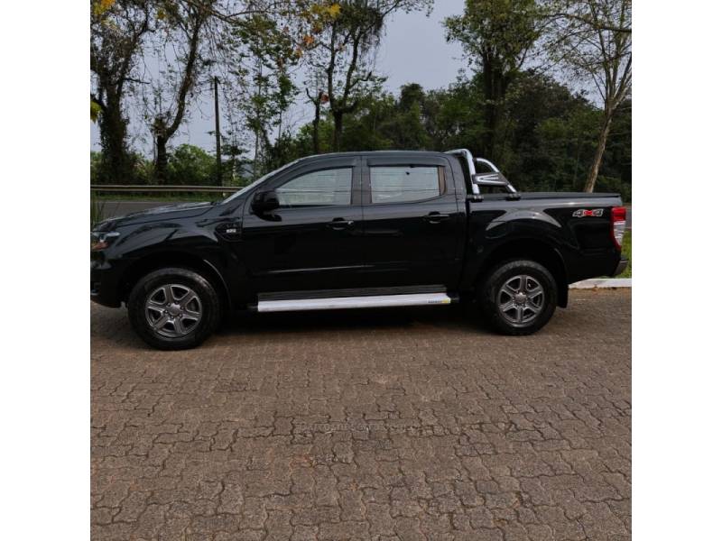 FORD - RANGER - 2022/2022 - Preta - R$ 176.900,00