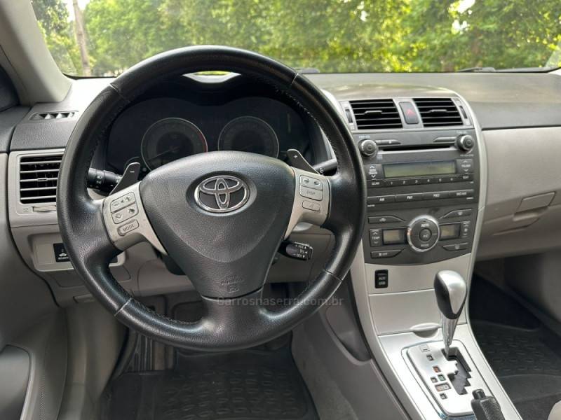 TOYOTA - COROLLA - 2012/2013 - Prata - R$ 69.900,00