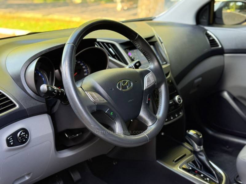 HYUNDAI - HB20S - 2016/2017 - Branca - R$ 68.900,00