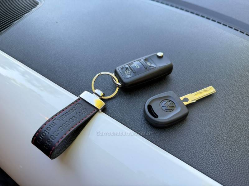 VOLKSWAGEN - UP - 2015/2016 - Branca - R$ 58.900,00