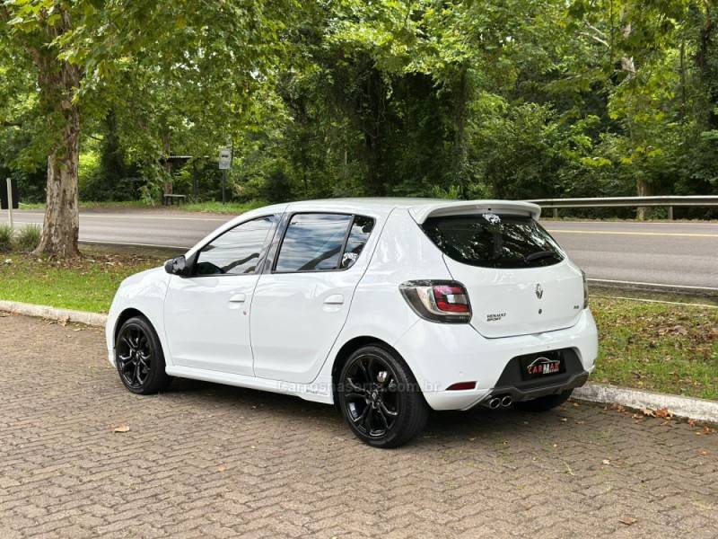 RENAULT - SANDERO - 2015/2016 - Branca - R$ 61.900,00