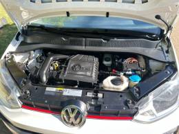 VOLKSWAGEN - UP - 2017/2018 - Branca - R$ 65.900,00