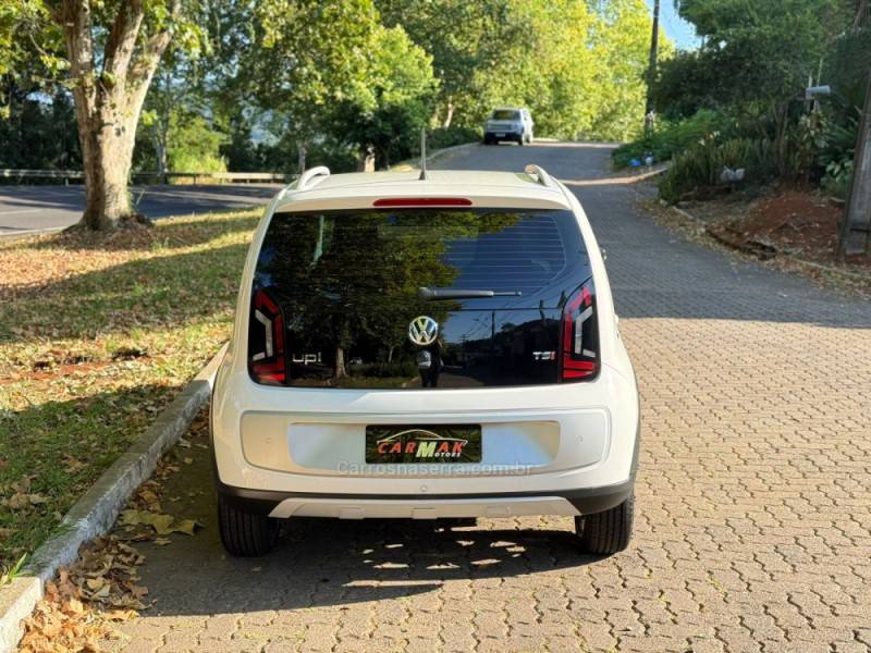VOLKSWAGEN - UP - 2015/2016 - Branca - R$ 58.900,00