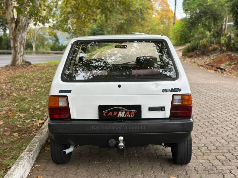 FIAT - UNO - 1991/1991 - Branca - R$ 18.900,00