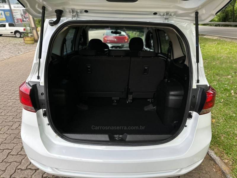 CHEVROLET - SPIN - 2023/2024 - Branca - R$ 84.900,00