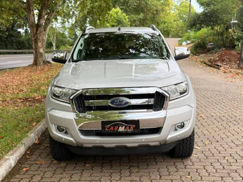 FORD - RANGER - 2017/2017 - Prata - R$ 125.900,00