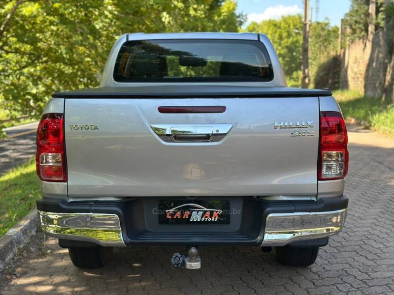 TOYOTA - HILUX - 2017/2017 - Prata - R$ 179.900,00