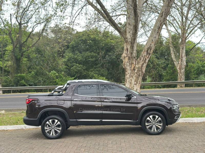 FIAT - TORO - 2021/2022 - Marrom - R$ 125.900,00