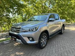 TOYOTA - HILUX - 2017/2017 - Prata - R$ 179.900,00