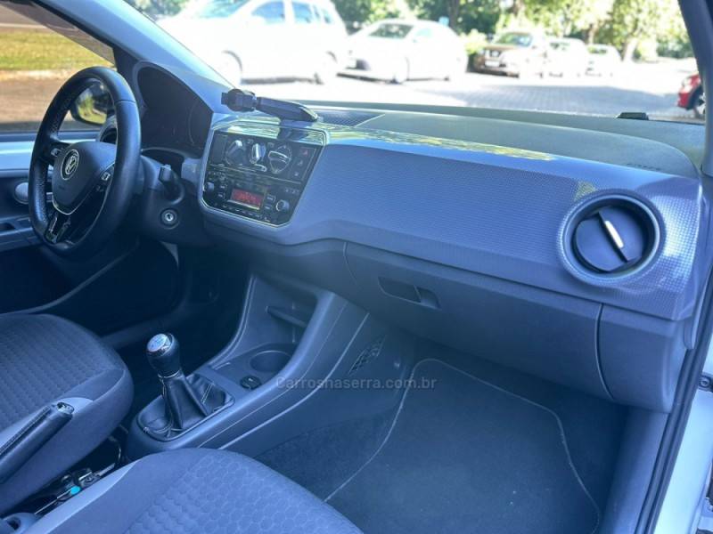 VOLKSWAGEN - UP - 2017/2018 - Branca - R$ 65.900,00