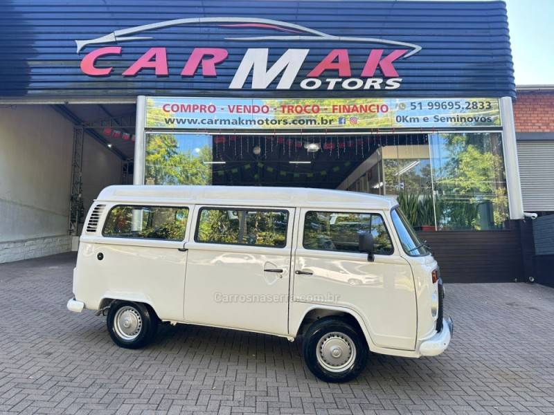 VOLKSWAGEN - KOMBI - 2013/2014 - Branca - R$ 67.900,00