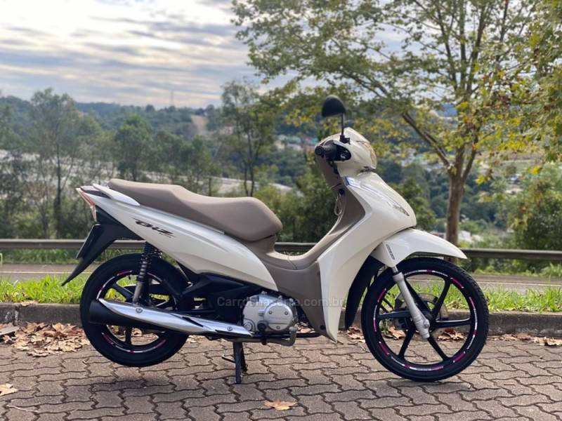 HONDA - BIZ 125 - 2019/2019 - Branca - R$ 15.900,00