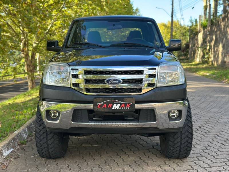 FORD - RANGER - 2010/2011 - Preta - R$ 96.900,00