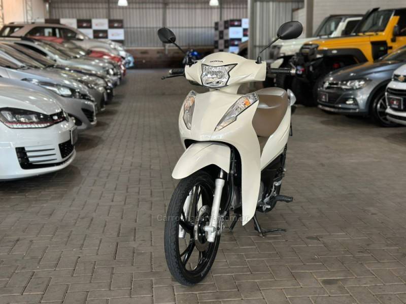 HONDA - BIZ 125 - 2022/2022 - Branca - R$ 15.900,00
