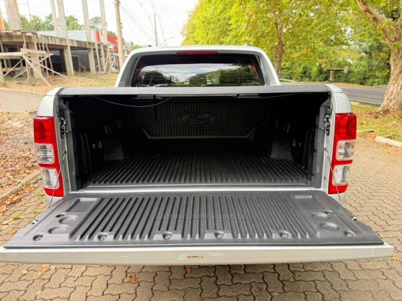 FORD - RANGER - 2017/2017 - Prata - R$ 125.900,00