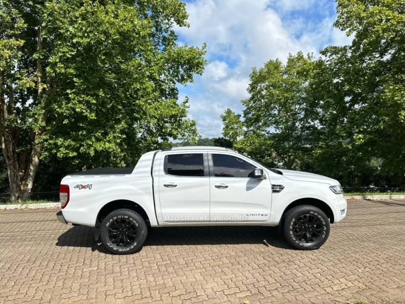 FORD - RANGER - 2016/2017 - Branca - R$ 142.900,00