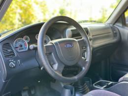 FORD - RANGER - 2010/2011 - Preta - R$ 96.900,00