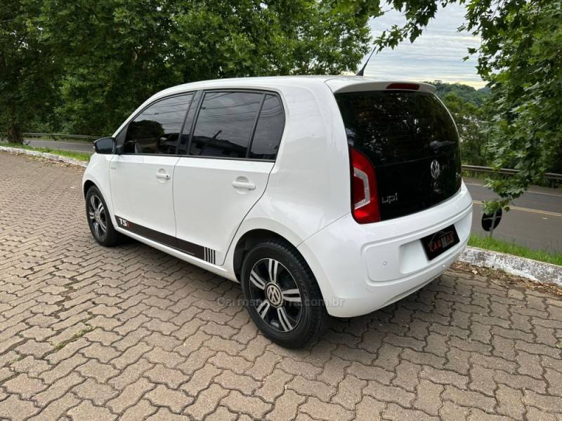 VOLKSWAGEN - UP - 2016/2017 - Branca - R$ 56.900,00