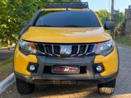 MITSUBISHI - L200 TRITON - 2021/2022 - Amarela - R$ 189.900,00