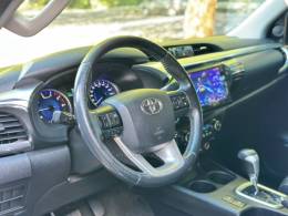 TOYOTA - HILUX - 2017/2018 - Branca - R$ 175.000,00