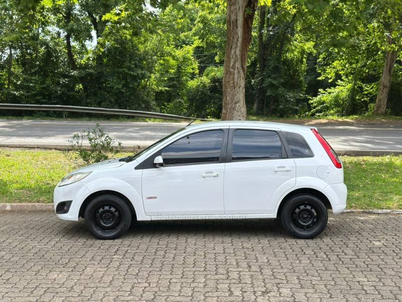 FORD - FIESTA - 2012/2013 - Branca - R$ 34.900,00