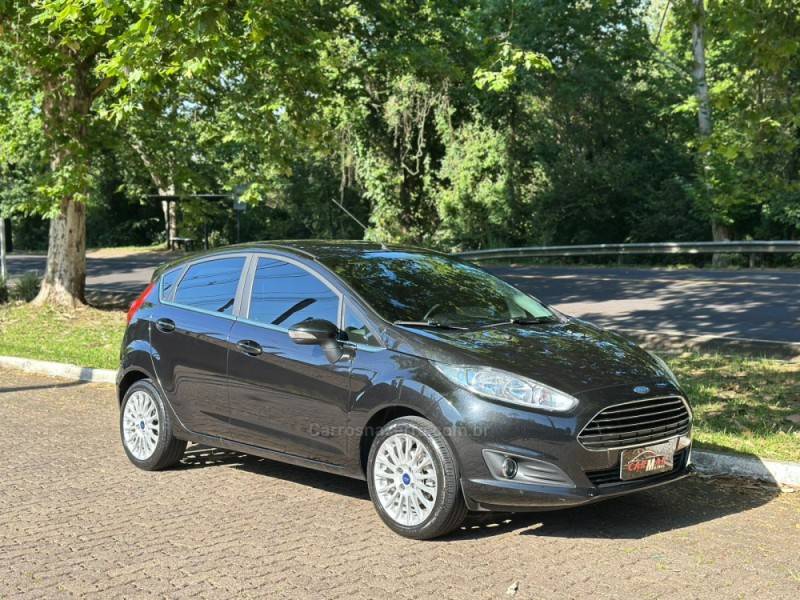 FORD - FIESTA - 2016/2017 - Preta - R$ 59.900,00