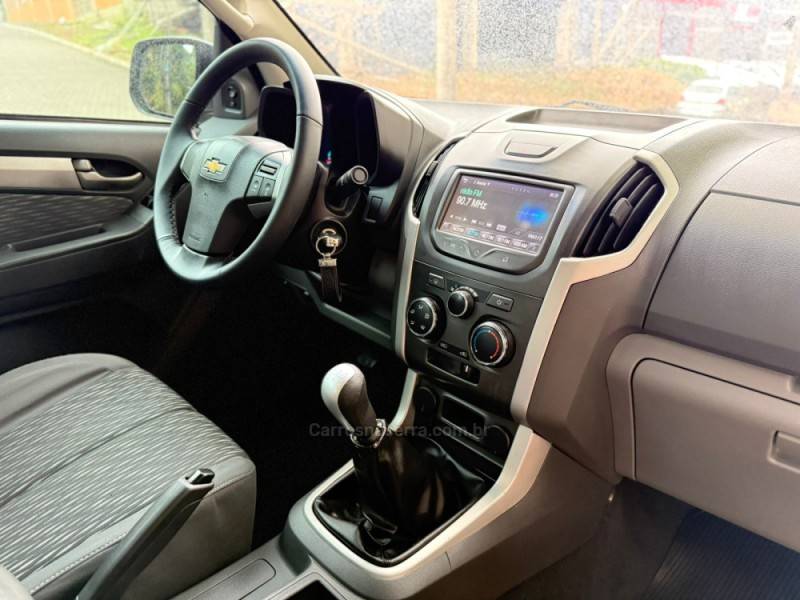 CHEVROLET - S10 - 2015/2016 - Branca - R$ 98.900,00