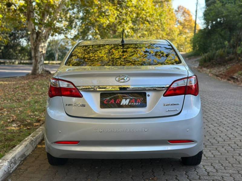 HYUNDAI - HB20S - 2014/2014 - Prata - R$ 57.900,00