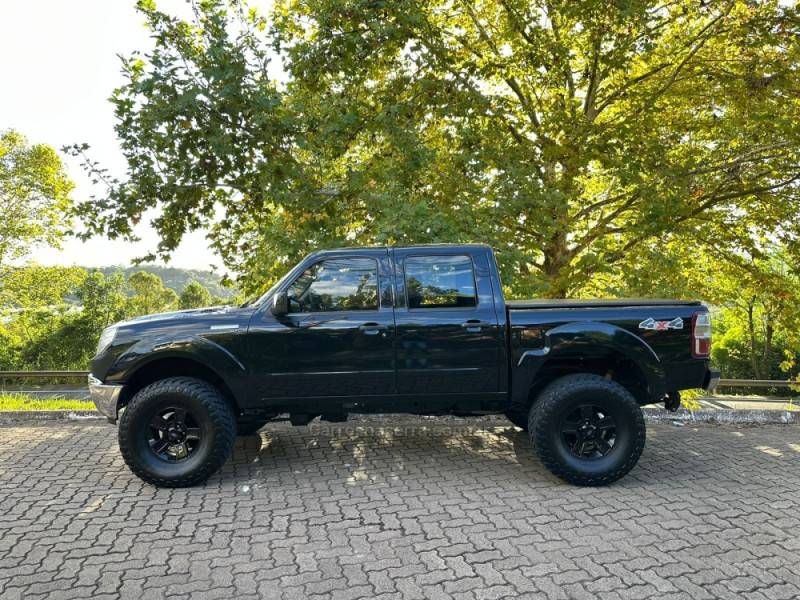 FORD - RANGER - 2010/2011 - Preta - R$ 96.900,00