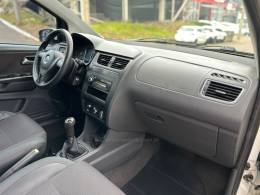 VOLKSWAGEN - FOX - 2010/2011 - Branca - R$ 38.900,00