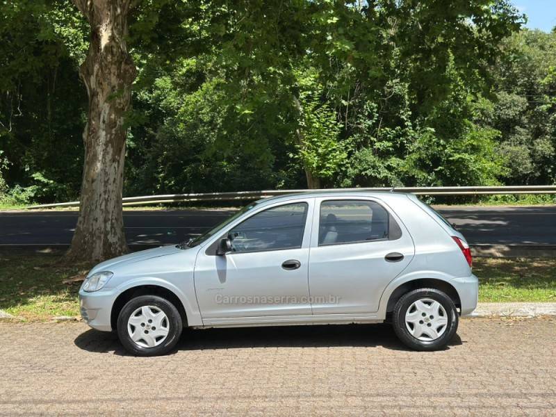 CHEVROLET - CELTA - 2010/2010 - Prata - R$ 29.900,00