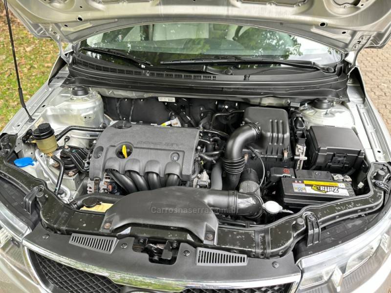 KIA MOTORS - CERATO - 2010/2011 - Prata - R$ 49.900,00