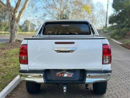TOYOTA - HILUX - 2021/2021 - Branca - R$ 227.900,00
