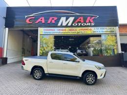TOYOTA - HILUX - 2017/2018 - Branca - R$ 175.000,00