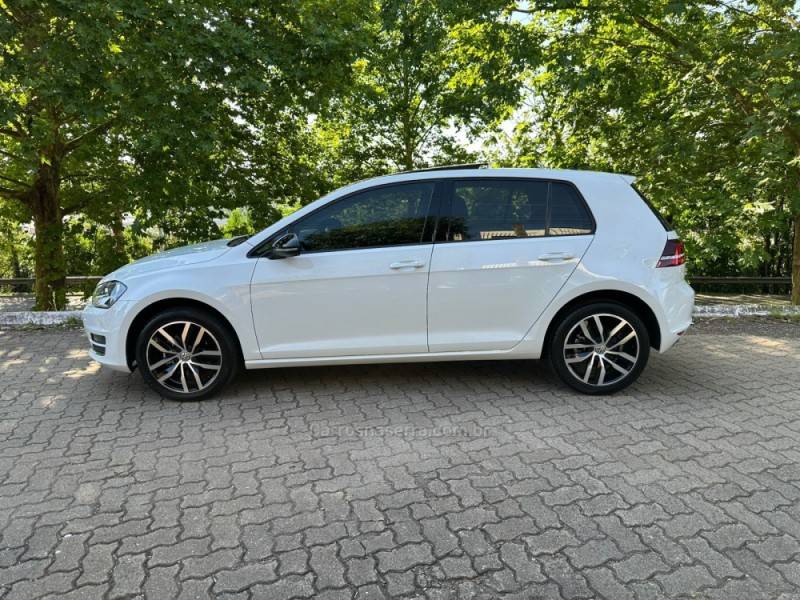 VOLKSWAGEN - GOLF - 2015/2015 - Branca - R$ 89.900,00