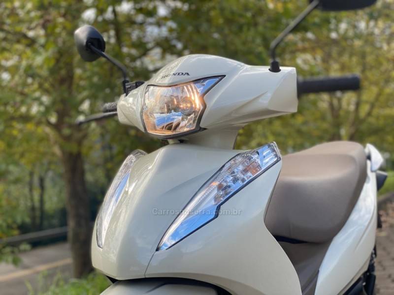 HONDA - BIZ 125 - 2019/2019 - Branca - R$ 15.900,00