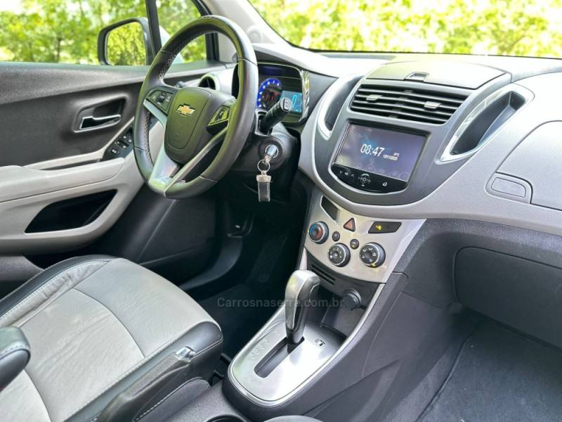 CHEVROLET - TRACKER - 2015/2016 - Branca - R$ 74.900,00