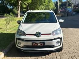 VOLKSWAGEN - UP - 2017/2018 - Branca - R$ 65.900,00