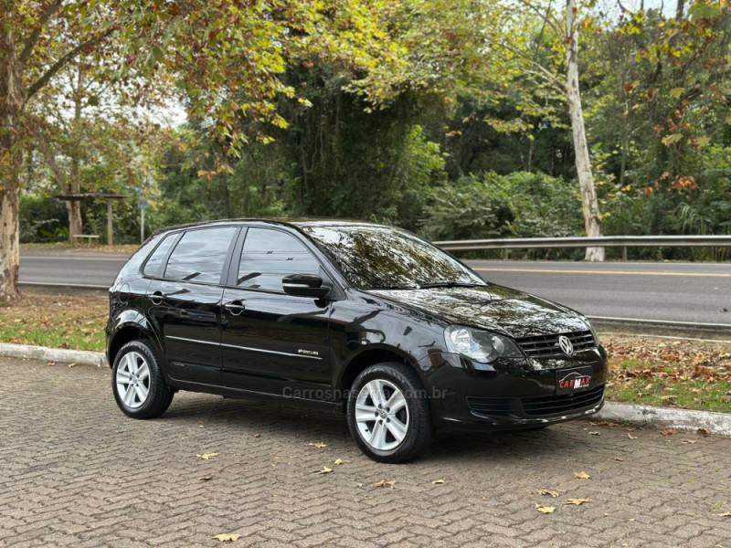 VOLKSWAGEN - POLO - 2012/2013 - Preta - R$ 43.900,00