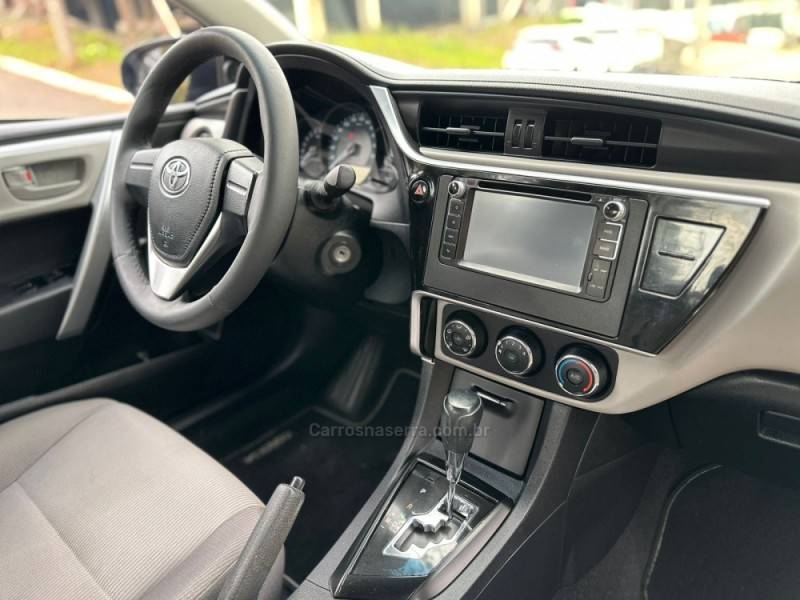 TOYOTA - COROLLA - 2017/2018 - Preta - R$ 92.900,00