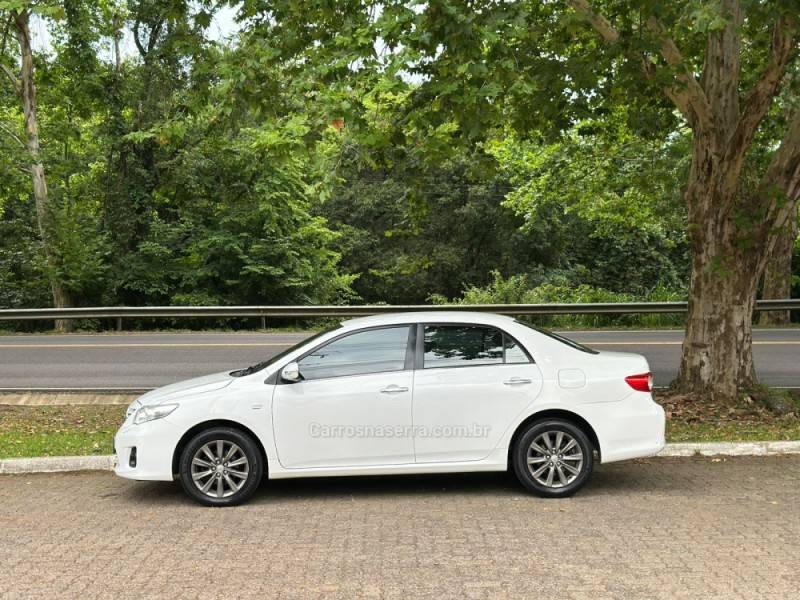 TOYOTA - COROLLA - 2012/2013 - Branca - R$ 75.900,00