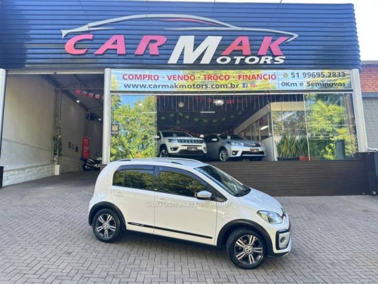 VOLKSWAGEN - UP - 2017/2018 - Branca - R$ 65.900,00