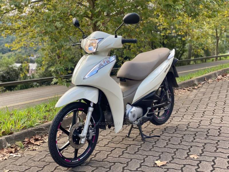 HONDA - BIZ 125 - 2019/2019 - Branca - R$ 15.900,00