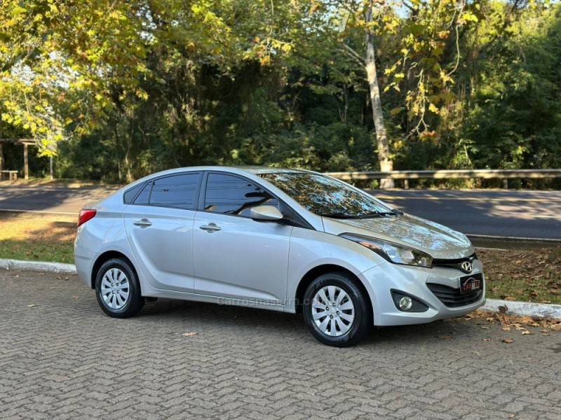 HYUNDAI - HB20S - 2014/2014 - Prata - R$ 57.900,00