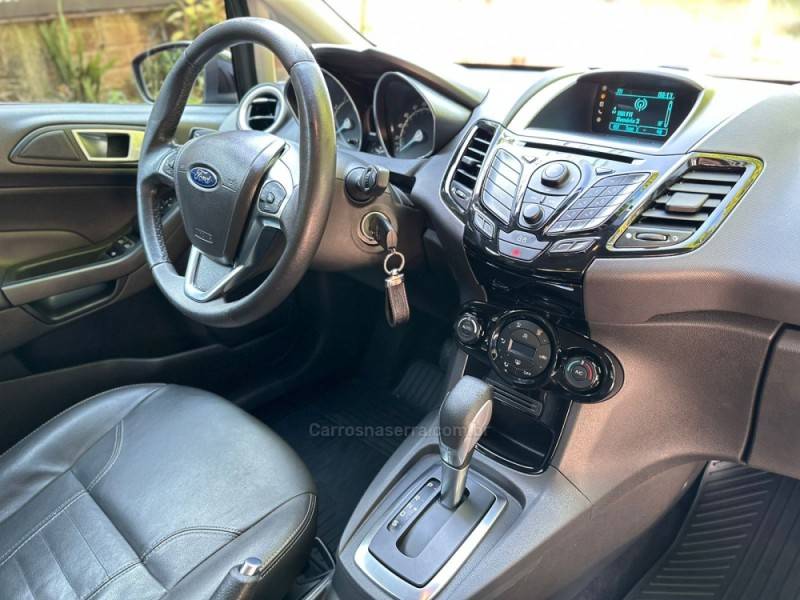 FORD - FIESTA - 2016/2017 - Preta - R$ 59.900,00