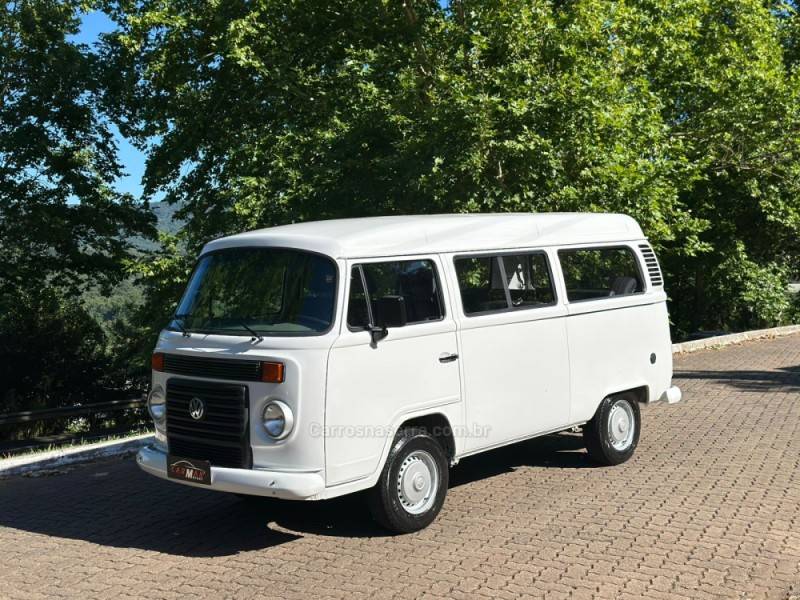 VOLKSWAGEN - KOMBI - 2013/2014 - Branca - R$ 67.900,00