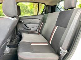 RENAULT - SANDERO - 2015/2016 - Branca - R$ 61.900,00